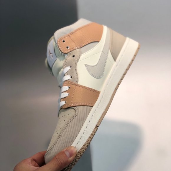 Athletic_Shoes